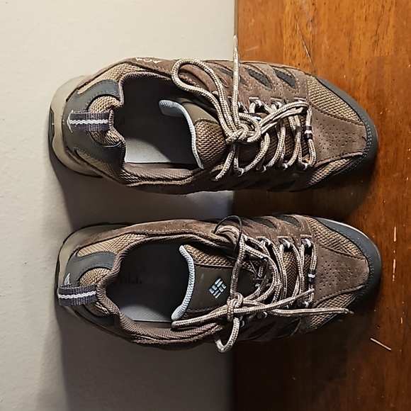 Hiking shoes - Picture 3 of 4